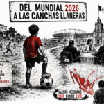 Ilustración editorial en blanco y negro con acentos rojos que muestra a un niño futbolista en una cancha llanera observando el camino hacia el Mundial 2026, mientras Gobierno, FMF y Liga MX impulsan escuelas, becas y formación deportiva.